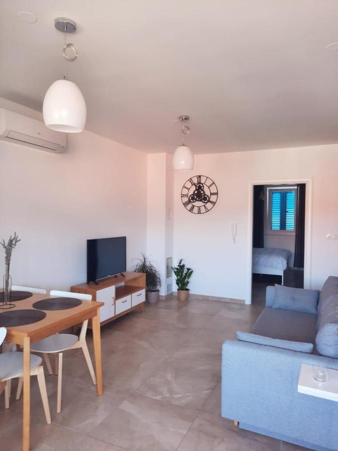 Ferienwohnung Apartman Pinja Cres Exterior foto